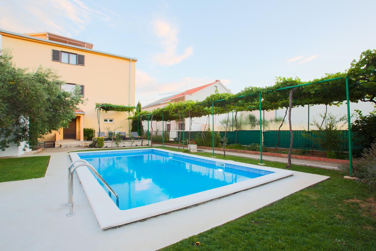 Villa Rosa Kastela Bagian luar foto