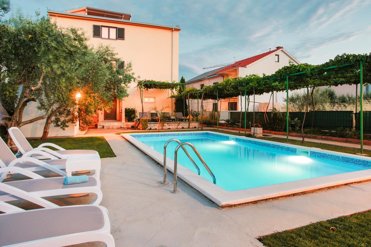 Villa Rosa Kastela Bagian luar foto