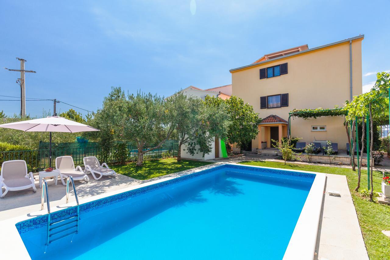 Villa Rosa Kastela Bagian luar foto