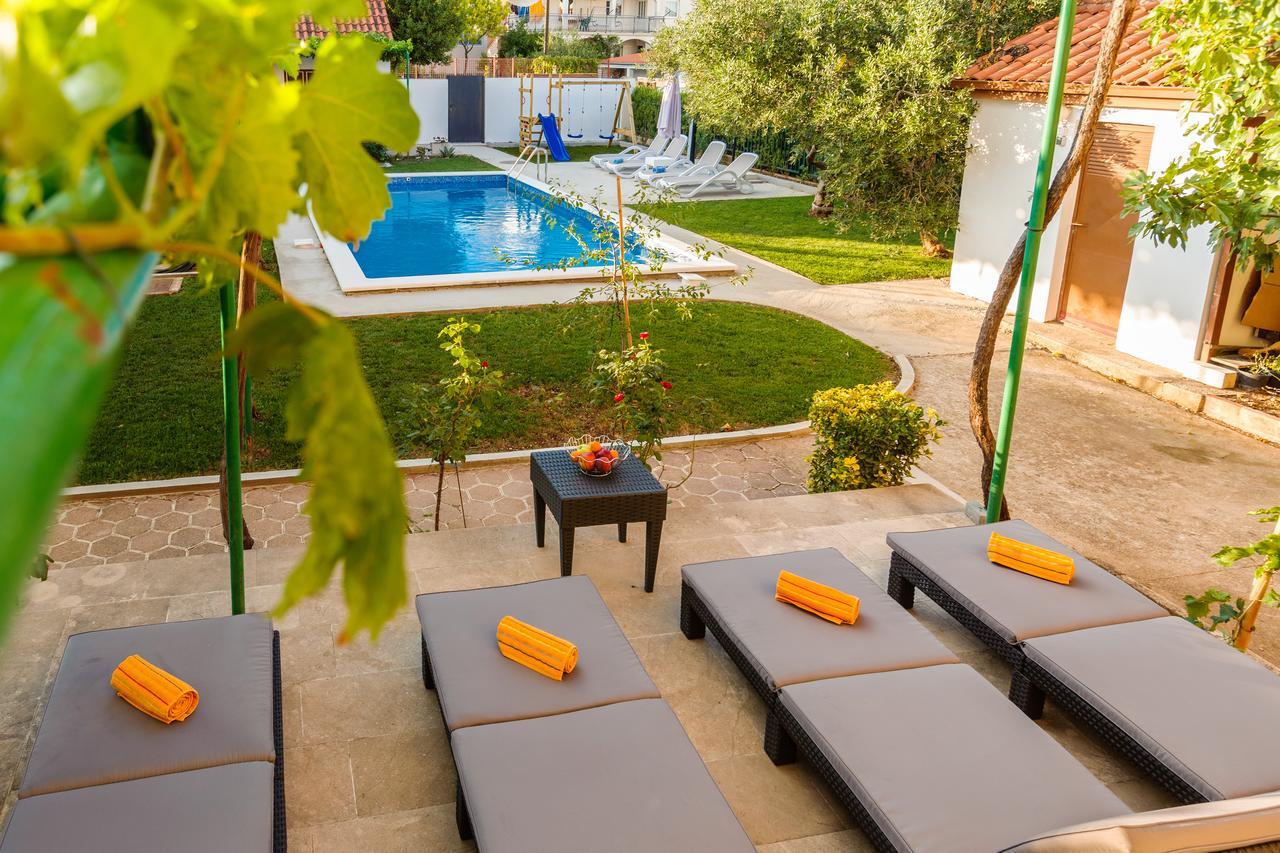 Villa Rosa Kastela Bagian luar foto