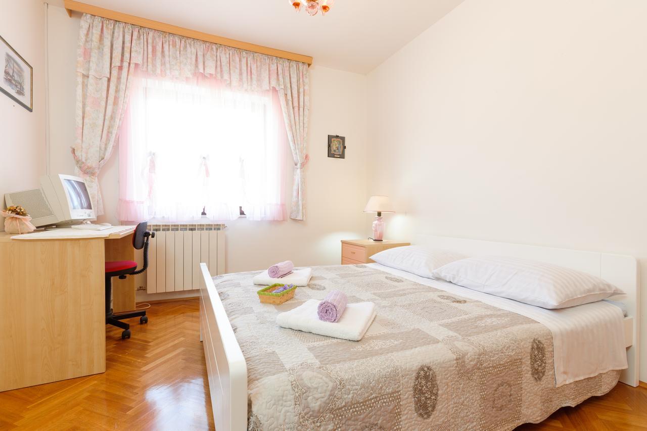 Villa Rosa Kastela Bagian luar foto