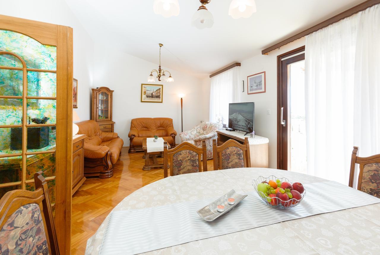 Villa Rosa Kastela Bagian luar foto