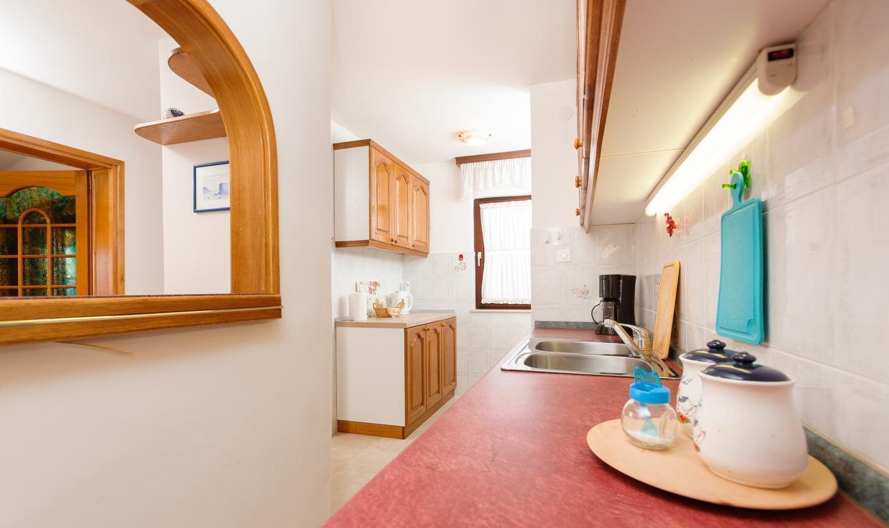 Villa Rosa Kastela Bagian luar foto