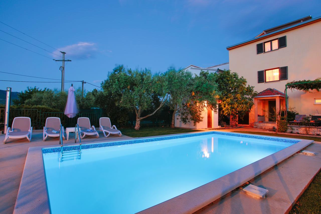 Villa Rosa Kastela Bagian luar foto