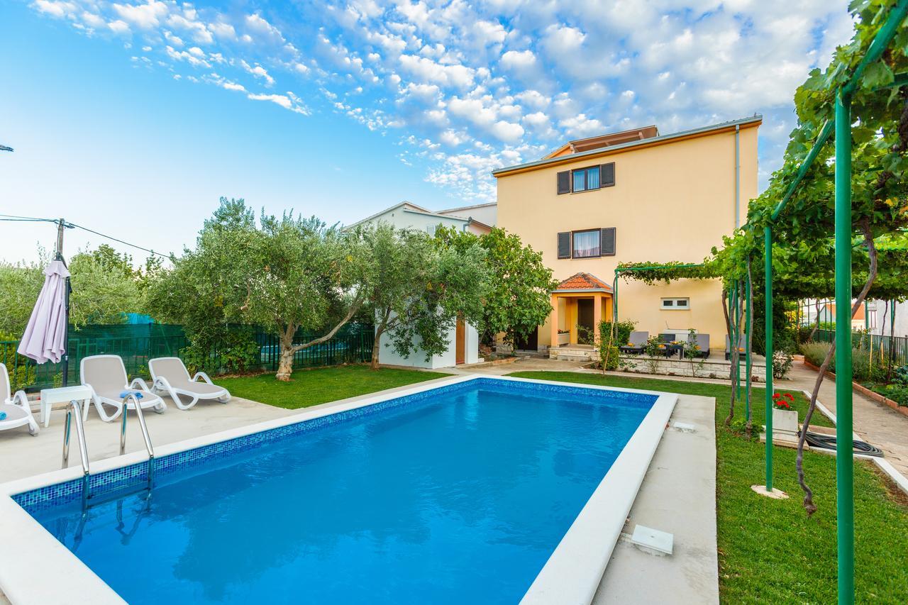 Villa Rosa Kastela Bagian luar foto